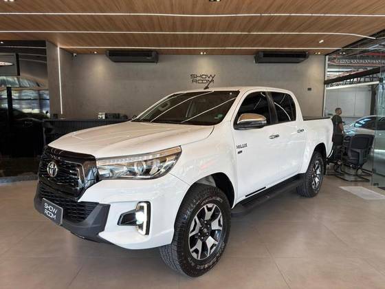 TOYOTA HILUX 2.7 SR 4X2 CD 16V FLEX 4P AUTOMÁTICO TOYOTA HILUX 2.7 SR 4X2 CD 16V FLEX 4P AUTOMÁTICO